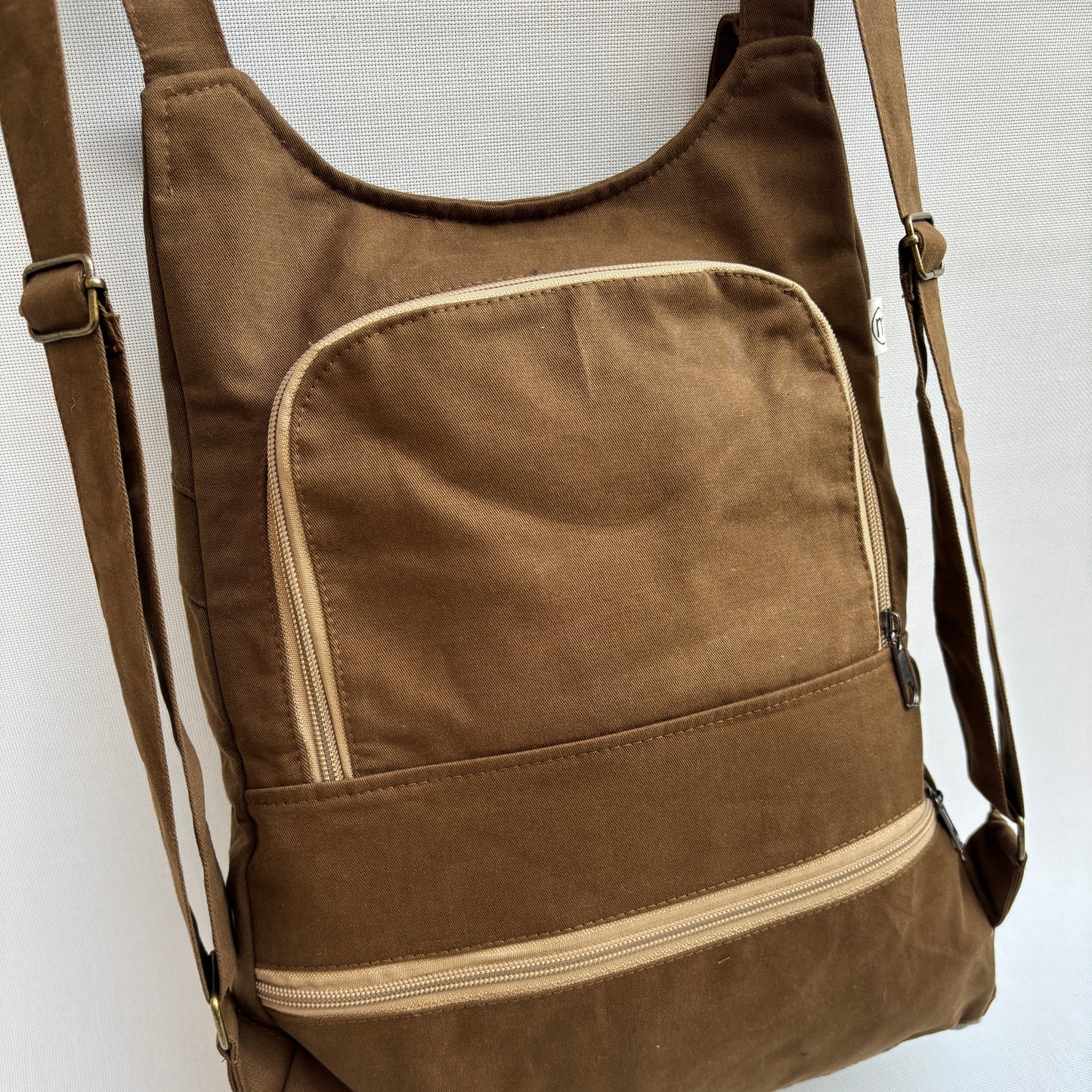 Mochila "Bhaktapur" Camel  · Pieza 16920