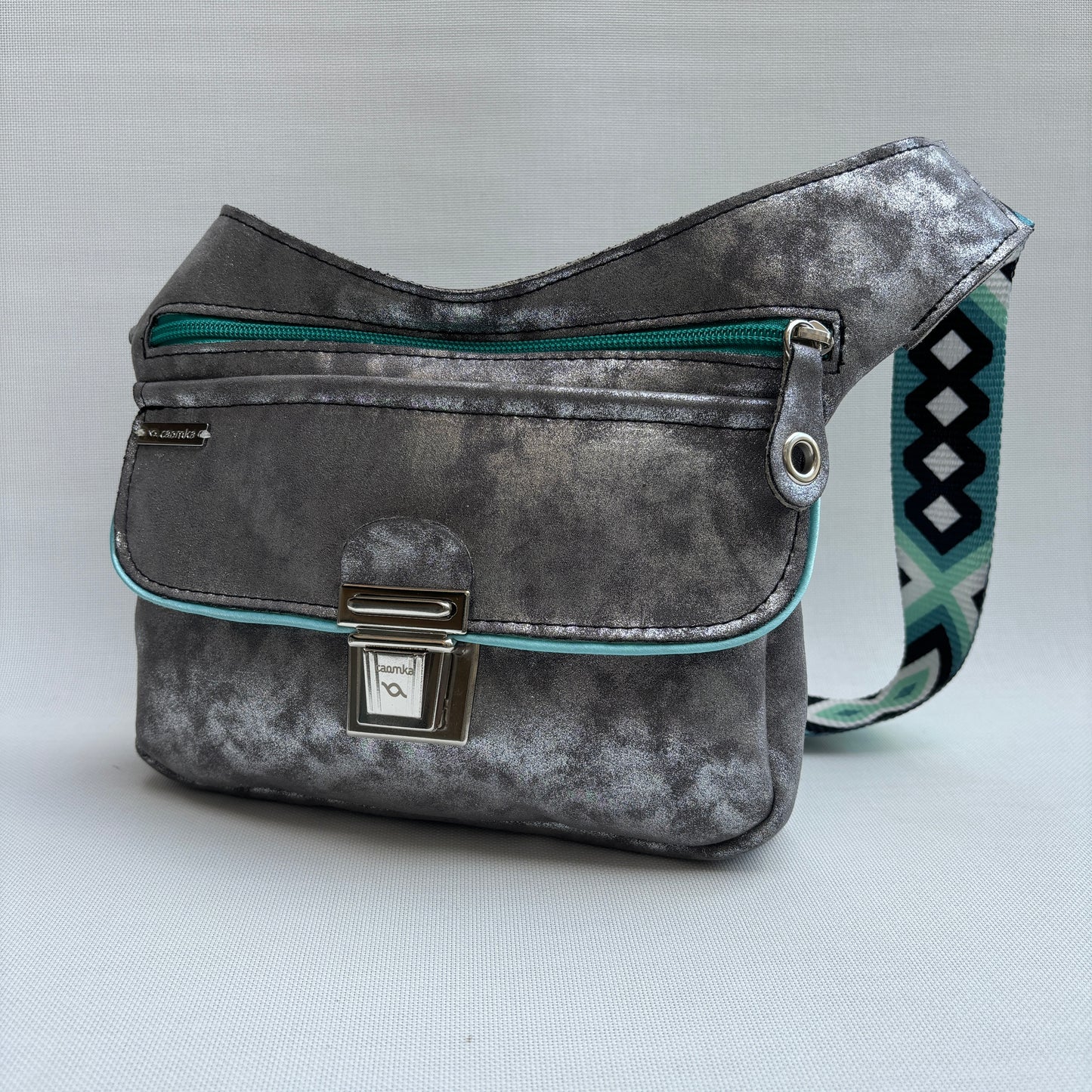 Metal Silver Elegant + Bolsillo trasero · Pieza Única Núm. 16201