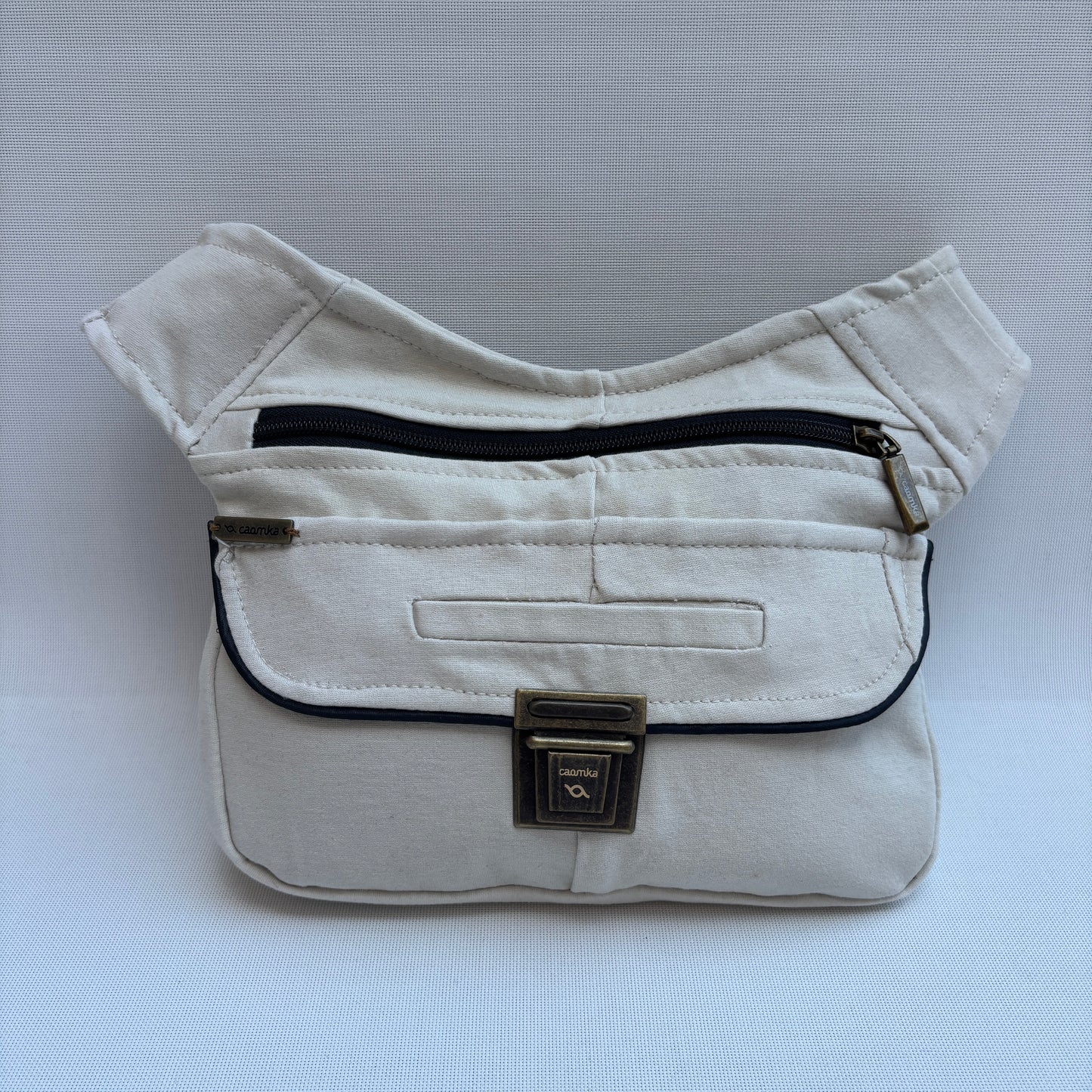 Riñonera ♻️ Jeans Recycled ♻️ + Bolsillo trasero con cremallera · Pieza Única Núm. 17827