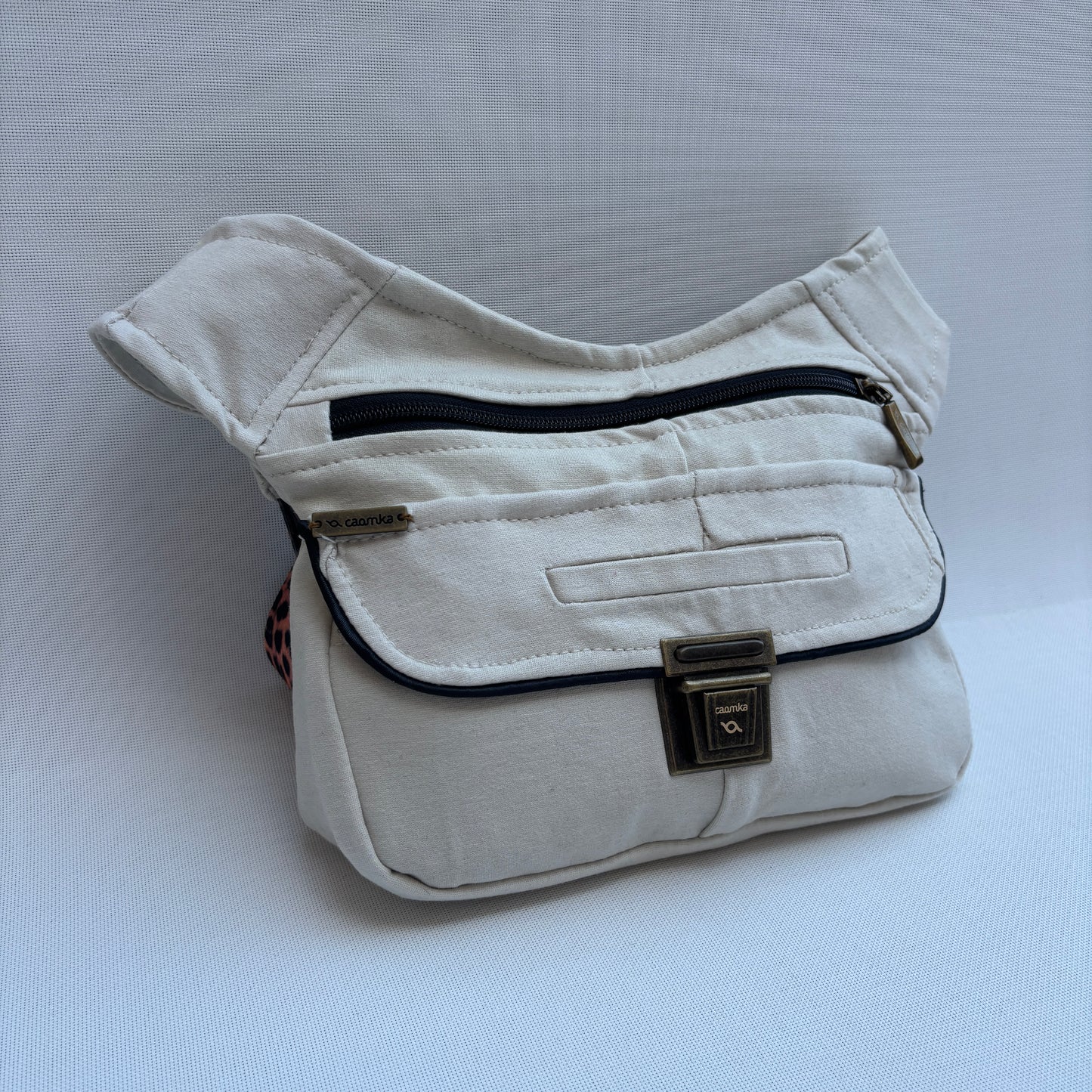 Riñonera ♻️ Jeans Recycled ♻️ + Bolsillo trasero con cremallera · Pieza Única Núm. 17827