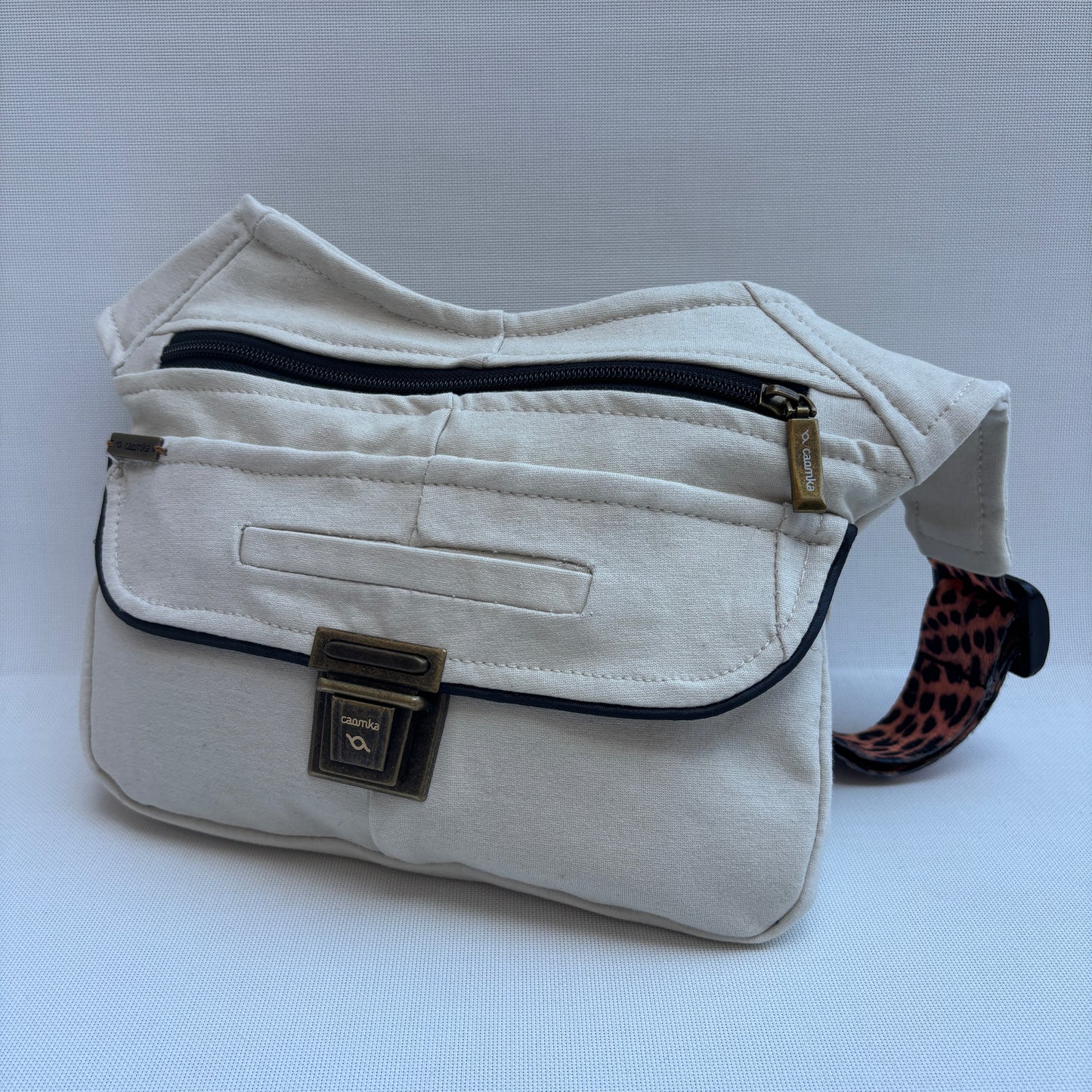 Riñonera ♻️ Jeans Recycled ♻️ + Bolsillo trasero con cremallera · Pieza Única Núm. 17827
