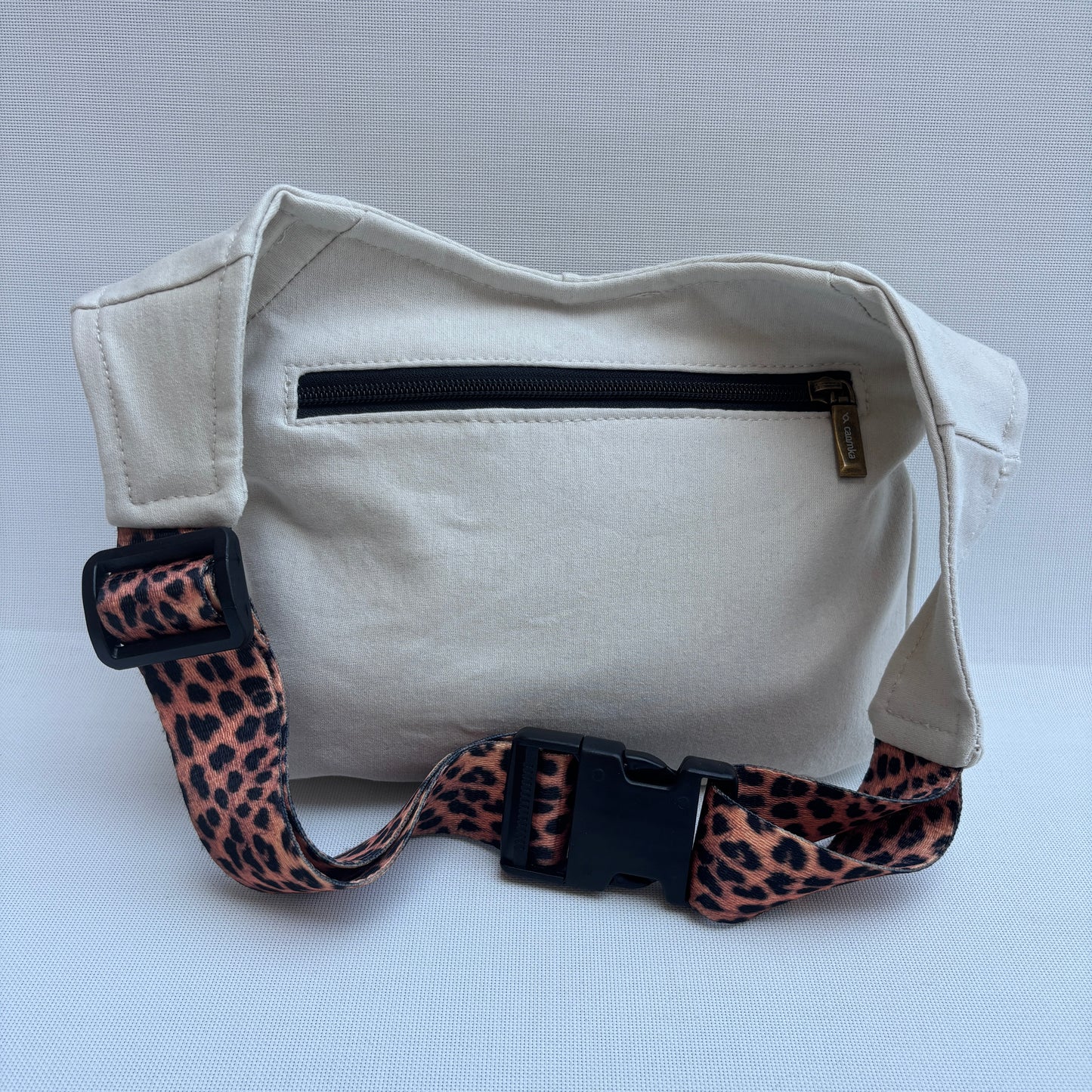 Riñonera ♻️ Jeans Recycled ♻️ + Bolsillo trasero con cremallera · Pieza Única Núm. 17827