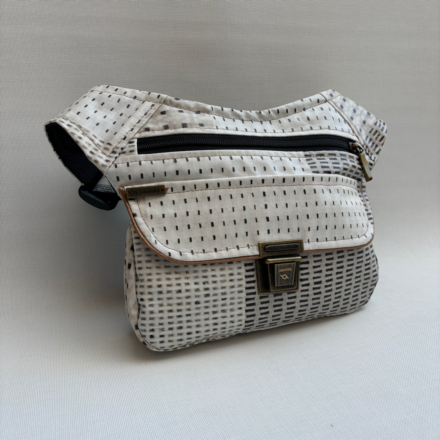 Chic Dots Wasserdichtes harzbeschichtetes Gewebe Einzelstück Nr. 12293