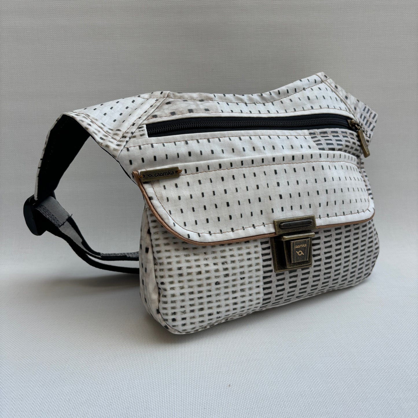 Chic Dots Wasserdichtes harzbeschichtetes Gewebe Einzelstück Nr. 12293