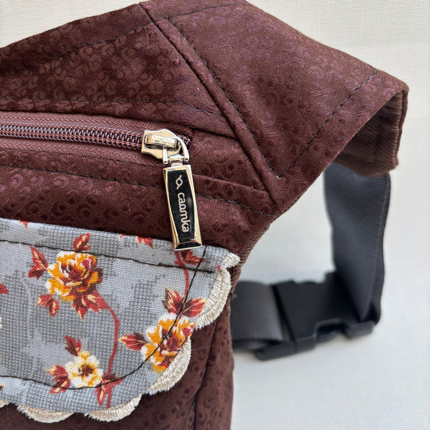 Riñonera "Elegant Flowers" + Bolsillo trasero extra · Pieza Única Núm. 18661