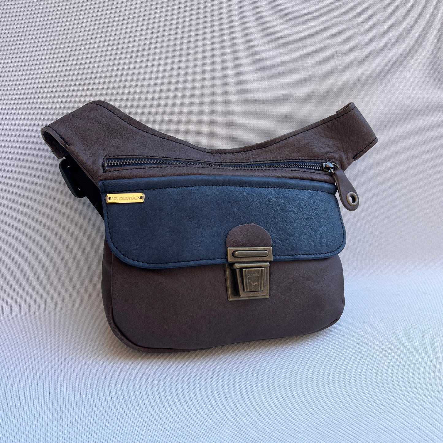 Special Taupe & Old Gold · Piel natural BioCuir® · Pieza Exclusiva Núm. 14490