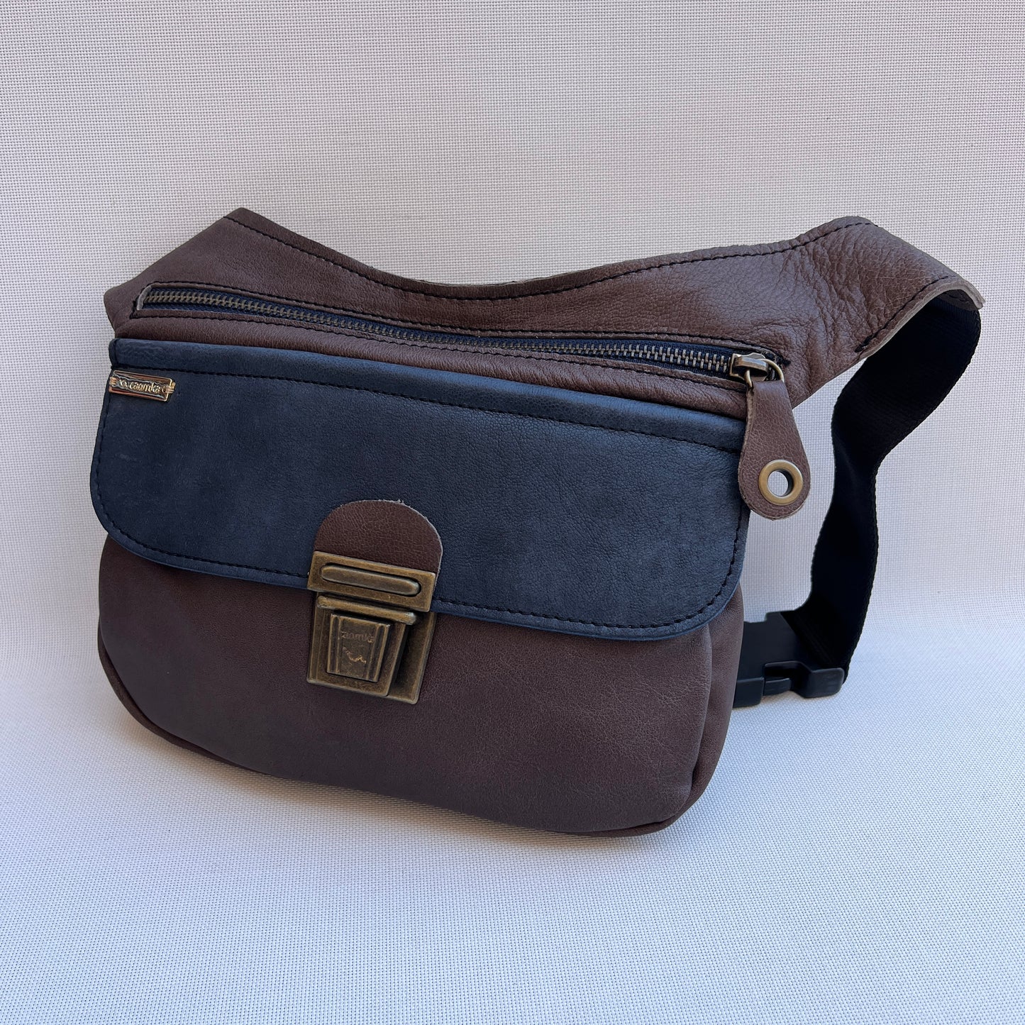 Special Taupe & Old Gold · Piel natural BioCuir® · Pieza Exclusiva Núm. 14490