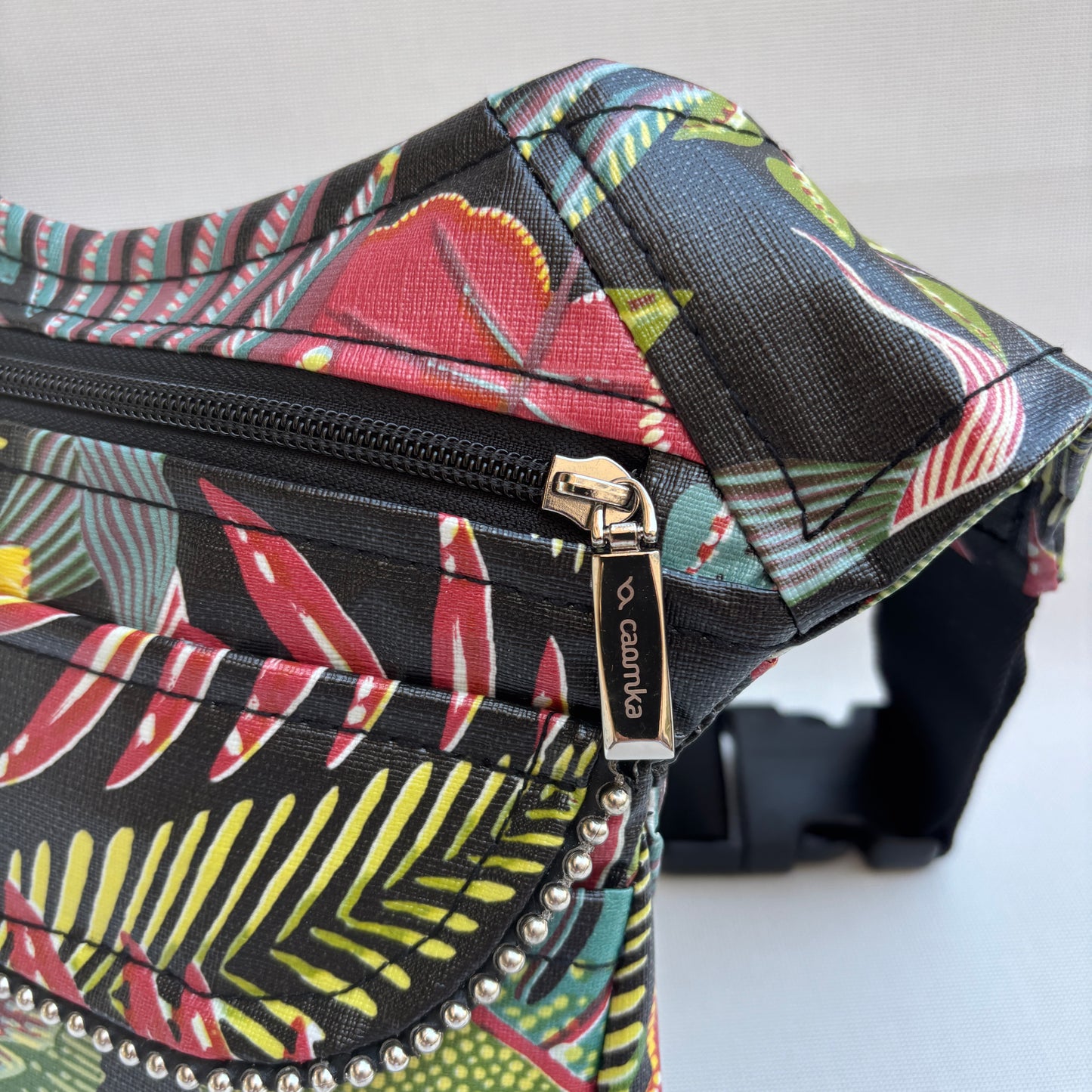 Riñonera "Special Tropical" + Bolsillo trasero · Tela resinada impermeable · Pieza Única Núm. 17851