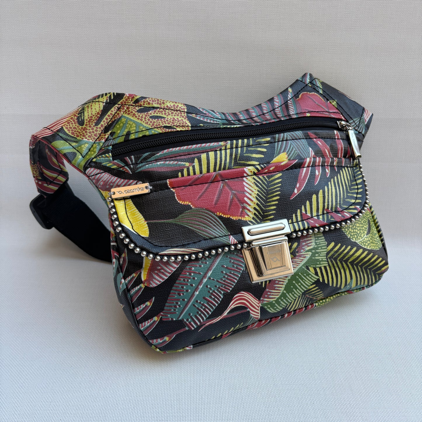 Riñonera "Special Tropical" + Bolsillo trasero · Tela resinada impermeable · Pieza Única Núm. 17851