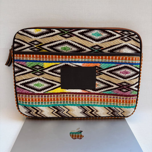 Funda Portátil "Boho Energy"  · Pieza Única Núm. 18482