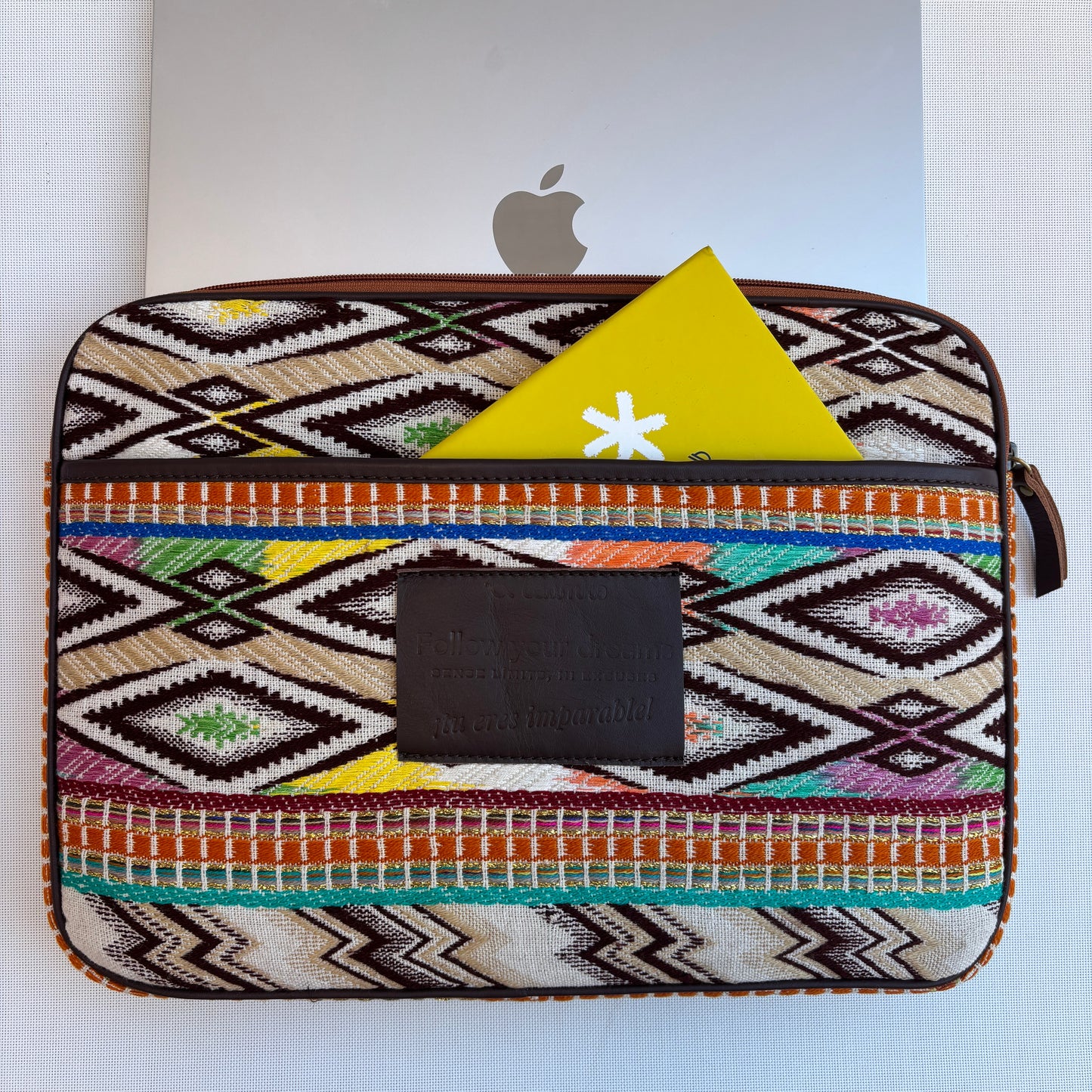 Funda Portátil "Boho Energy"  · Pieza Única Núm. 18482