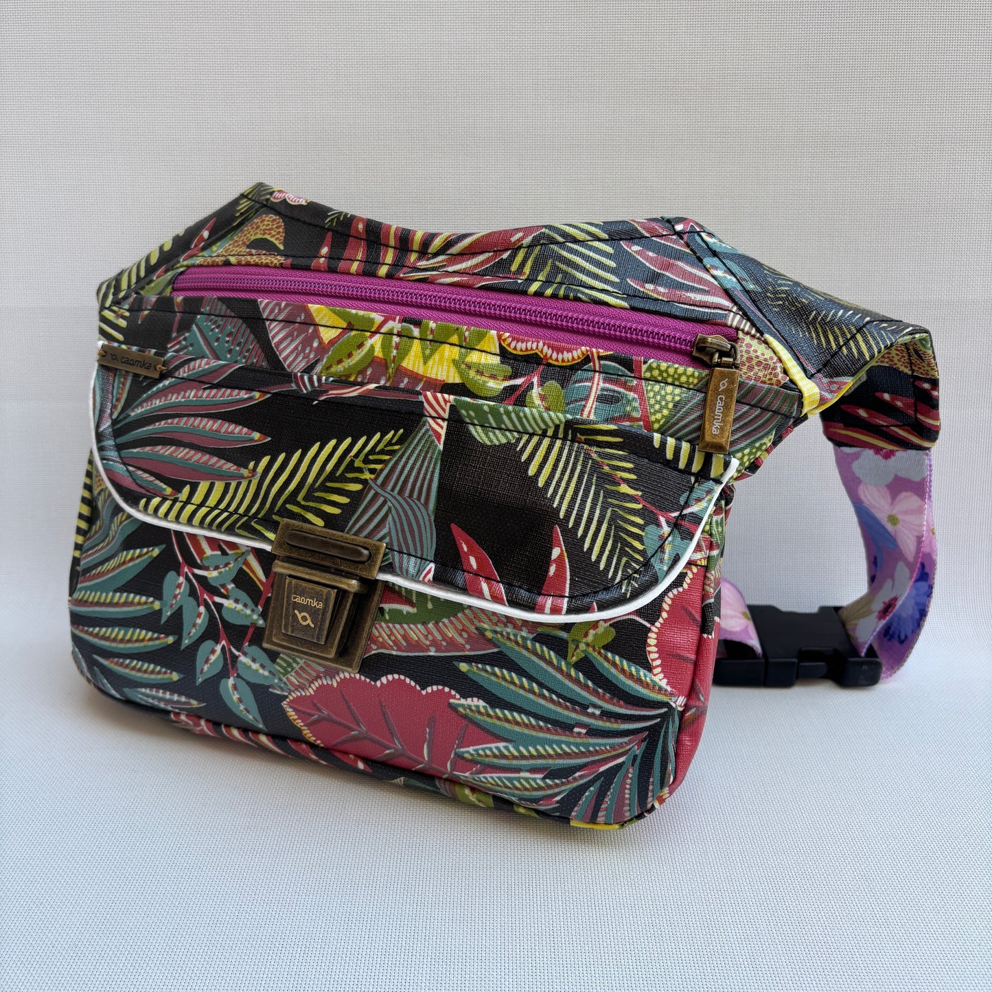 Riñonera "Special Tropical Top" + Bolsillo trasero · Tela resinada impermeable · Pieza Única Núm. 17835