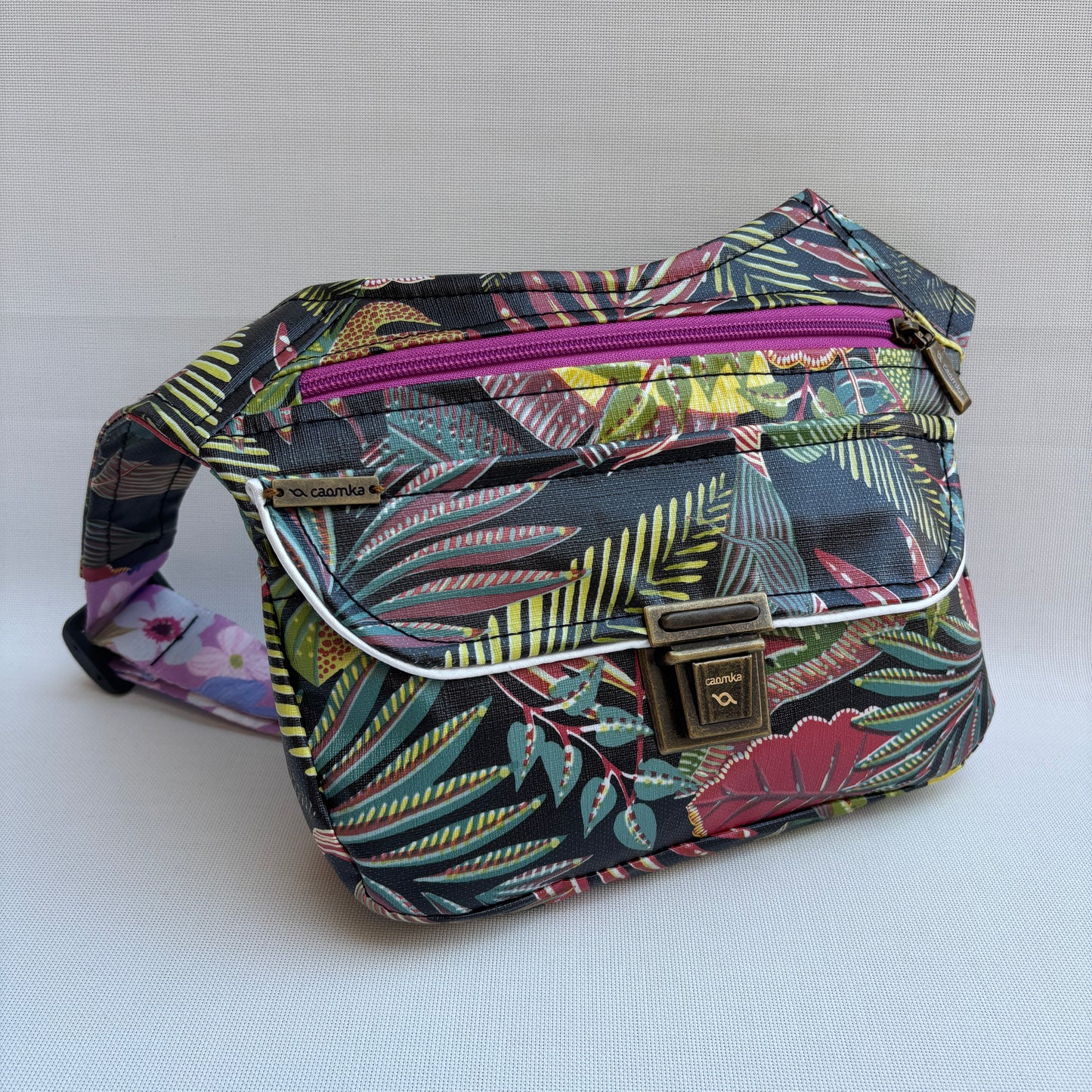 Riñonera "Special Tropical Top" + Bolsillo trasero · Tela resinada impermeable · Pieza Única Núm. 17835