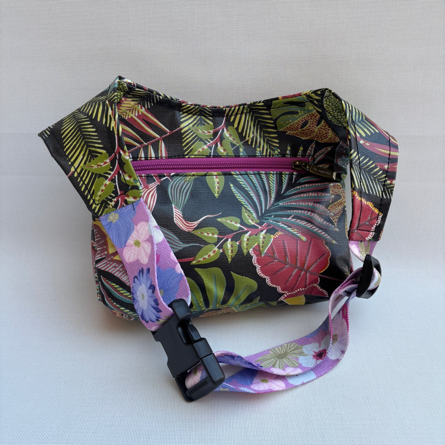 Riñonera "Special Tropical Top" + Bolsillo trasero · Tela resinada impermeable · Pieza Única Núm. 17835