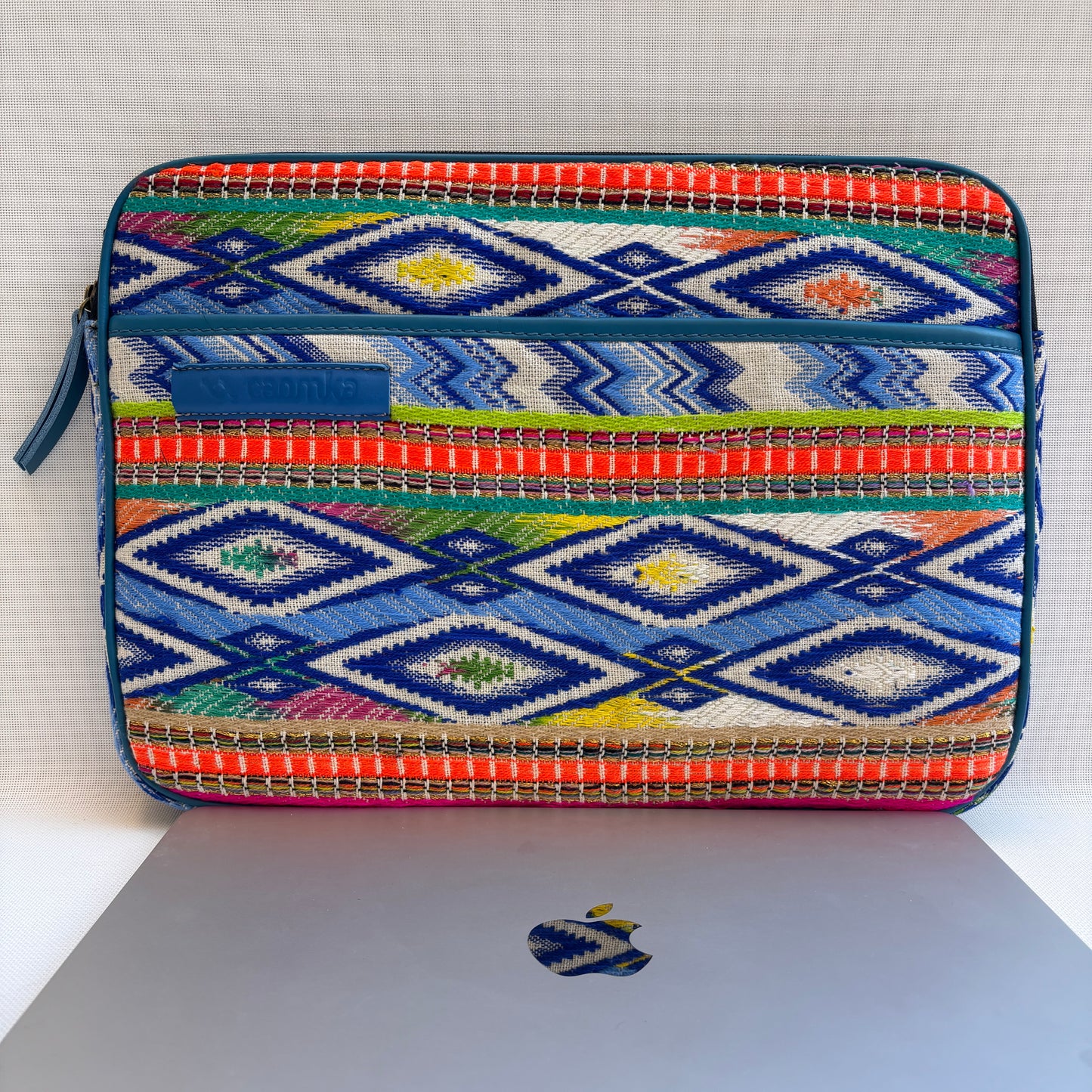Funda Portátil "“Blue Tribe"  · Pieza Única Núm. 18486