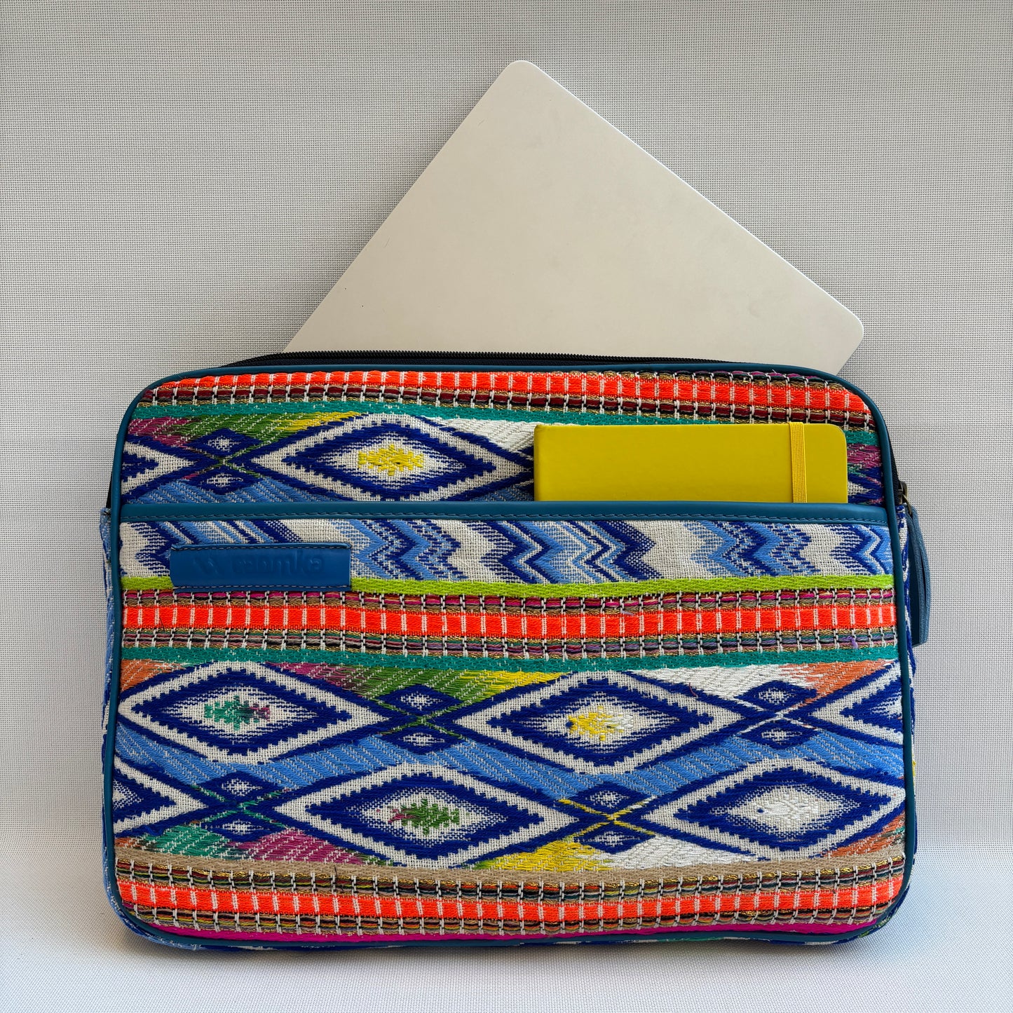 Funda Portátil "“Blue Tribe"  · Pieza Única Núm. 18486