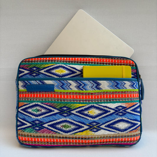 Funda Portátil "“Blue Tribe"  · Pieza Única Núm. 18486