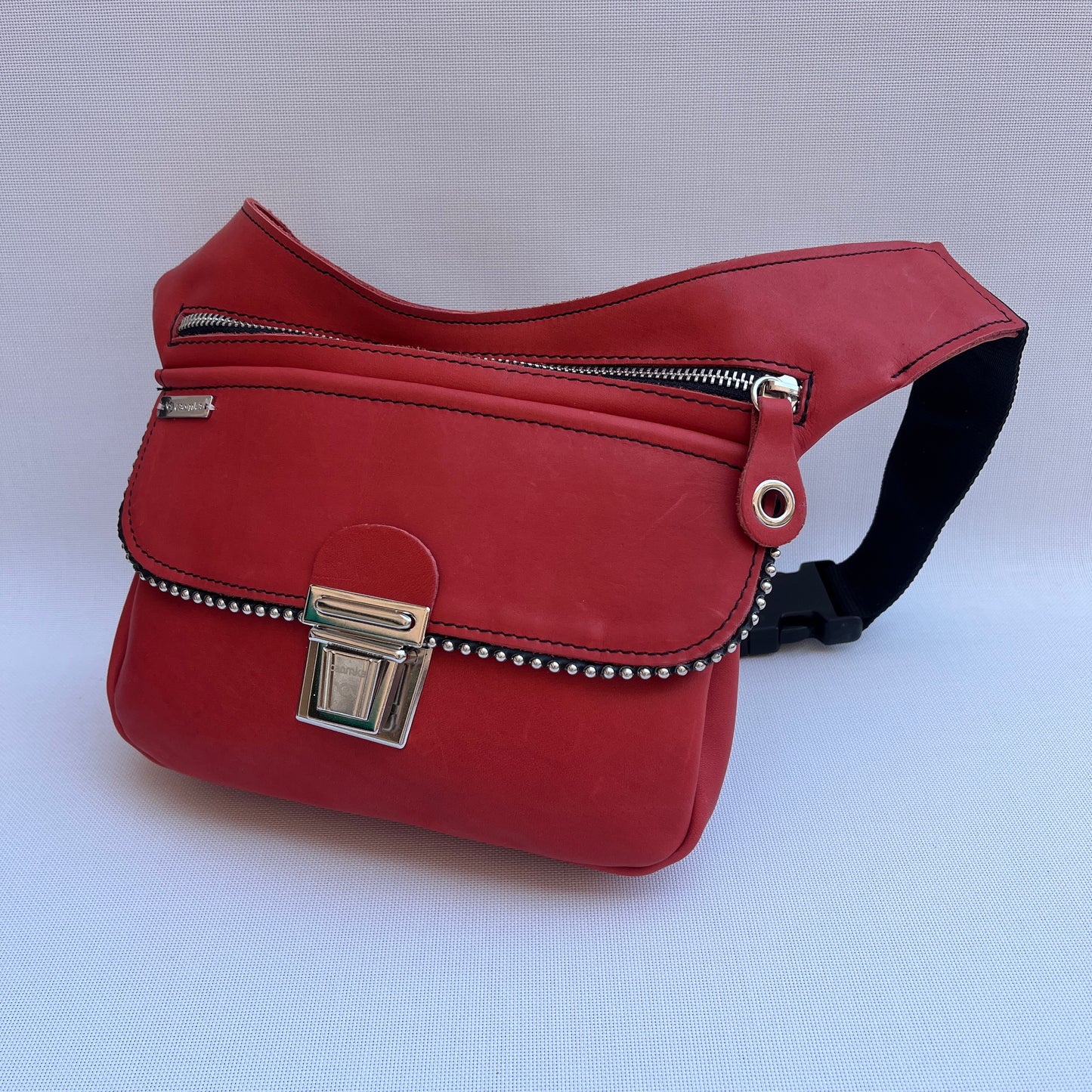 Premium Red & Silver · Piel - Cuero · Pieza Exclusiva Núm. 15402