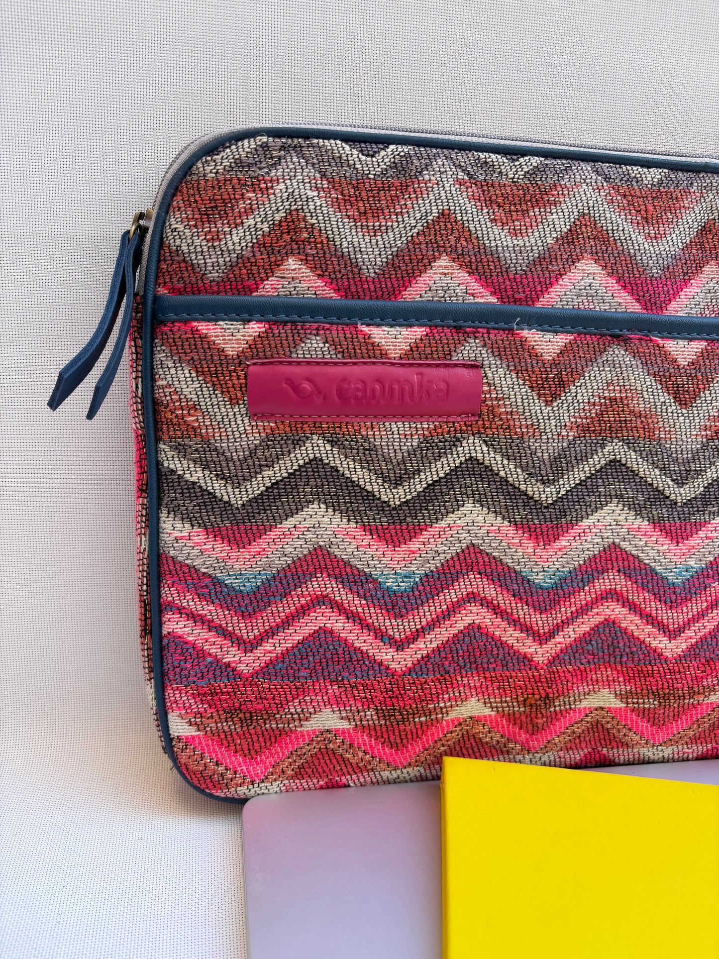 Funda Portátil "Sunset Waves"  · Pieza Única Núm. 18487