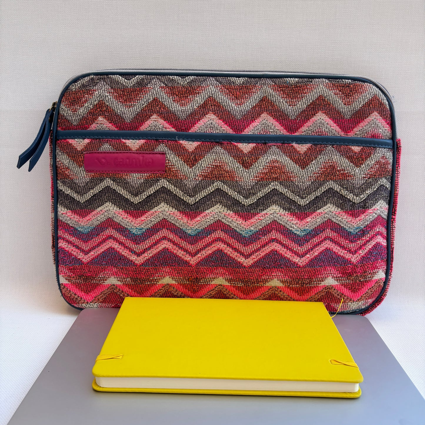 Funda Portátil "Sunset Waves"  · Pieza Única Núm. 18487