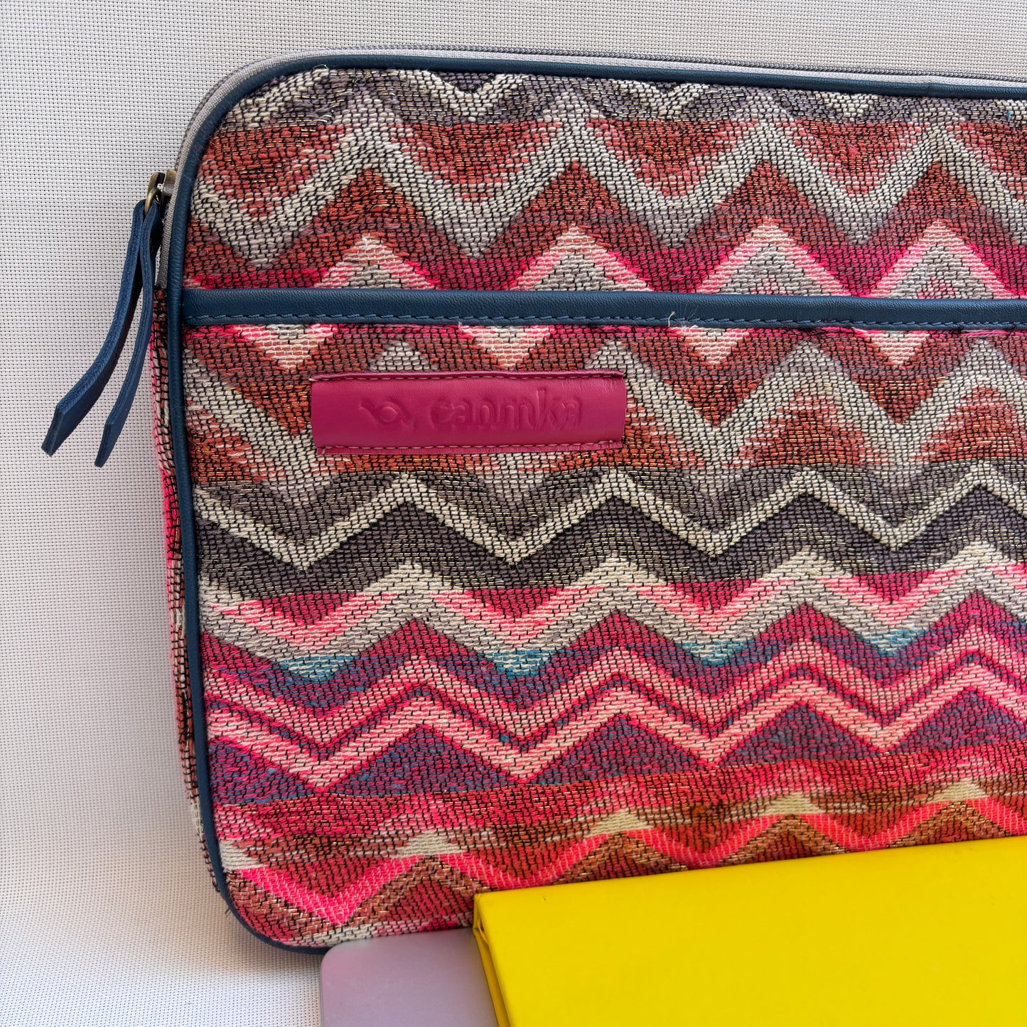 Funda Portátil "Sunset Waves"  · Pieza Única Núm. 18487