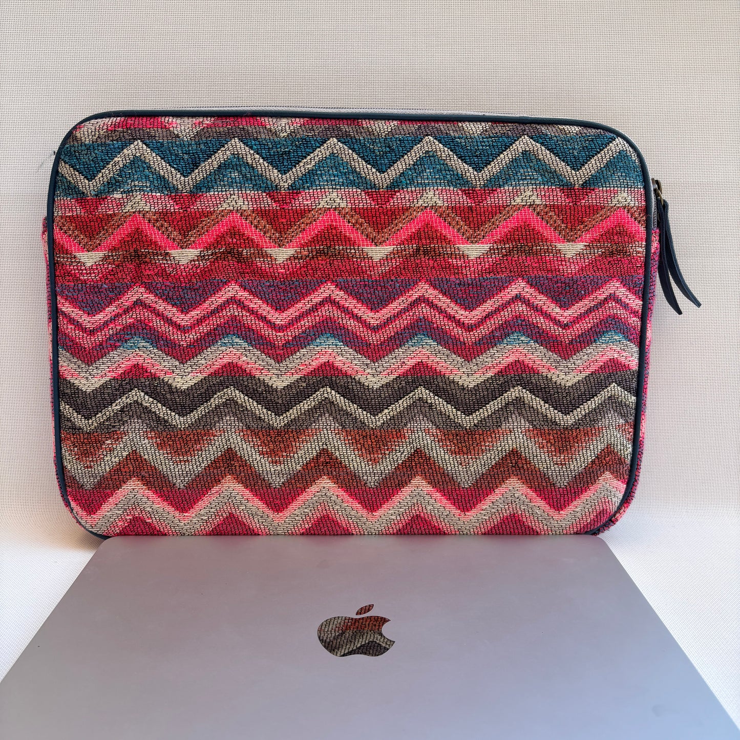 Funda Portátil "Sunset Waves"  · Pieza Única Núm. 18487