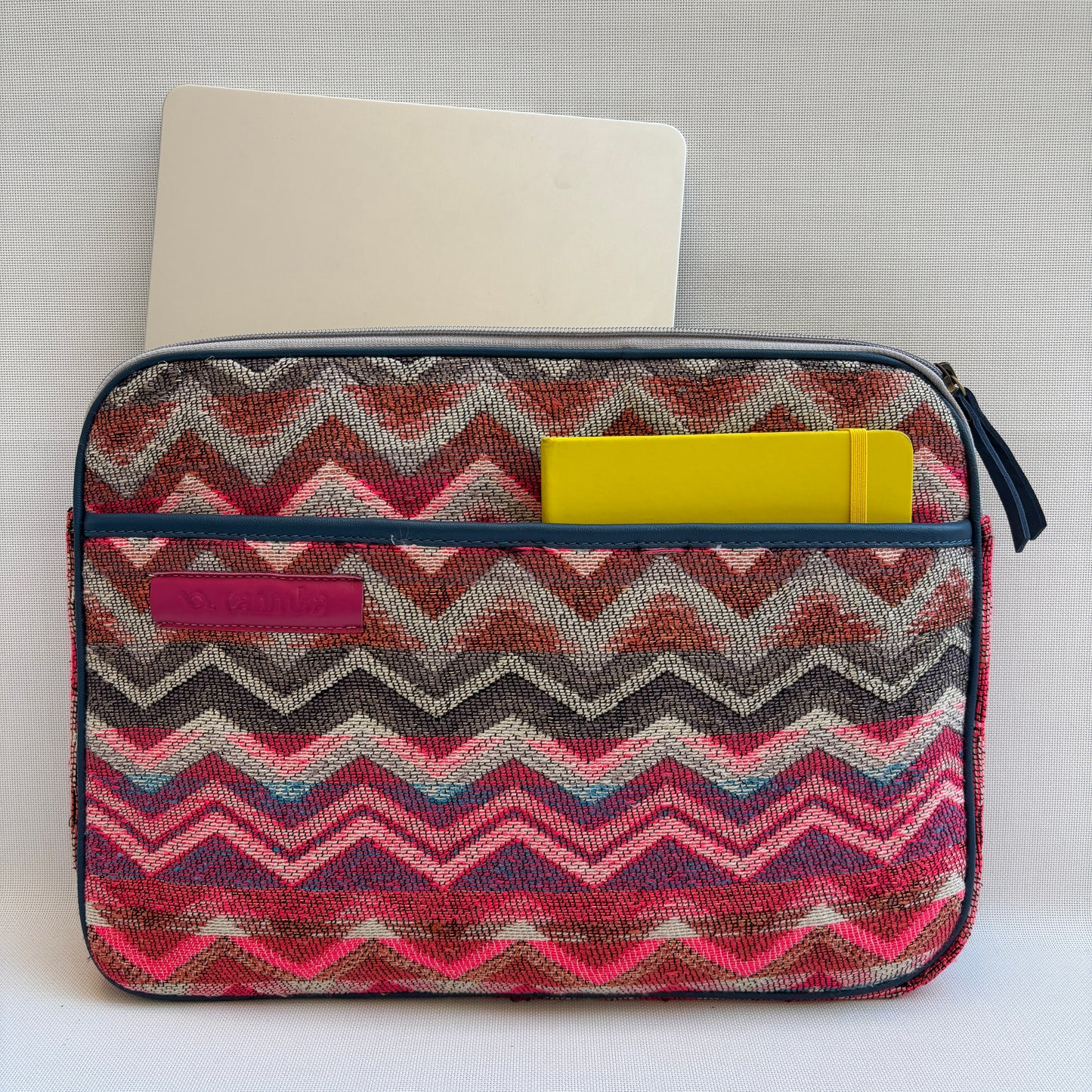 Funda Portátil "Sunset Waves"  · Pieza Única Núm. 18487
