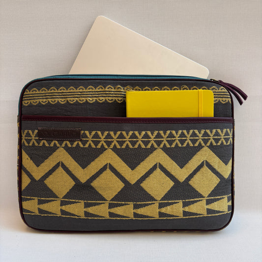 Funda Portátil "Golden Tribe"  · Pieza Única Núm. 18488