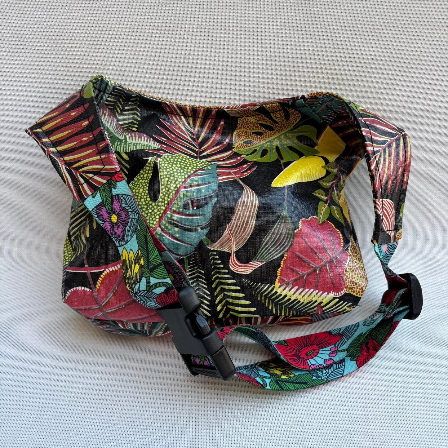 Riñonera "Special Tropical Top" · Impermeable · Pieza Única Núm. 17958