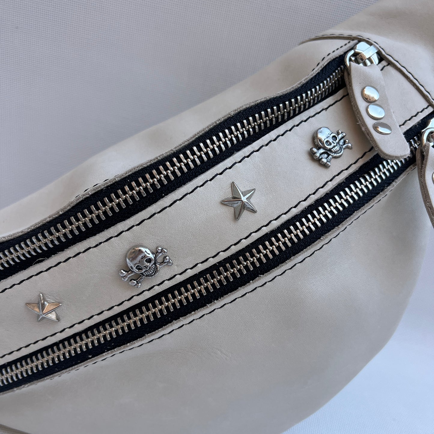Premium Retro Chic Skulls & Stars · Piel - Cuero · Pieza Exclusiva Núm. 15315