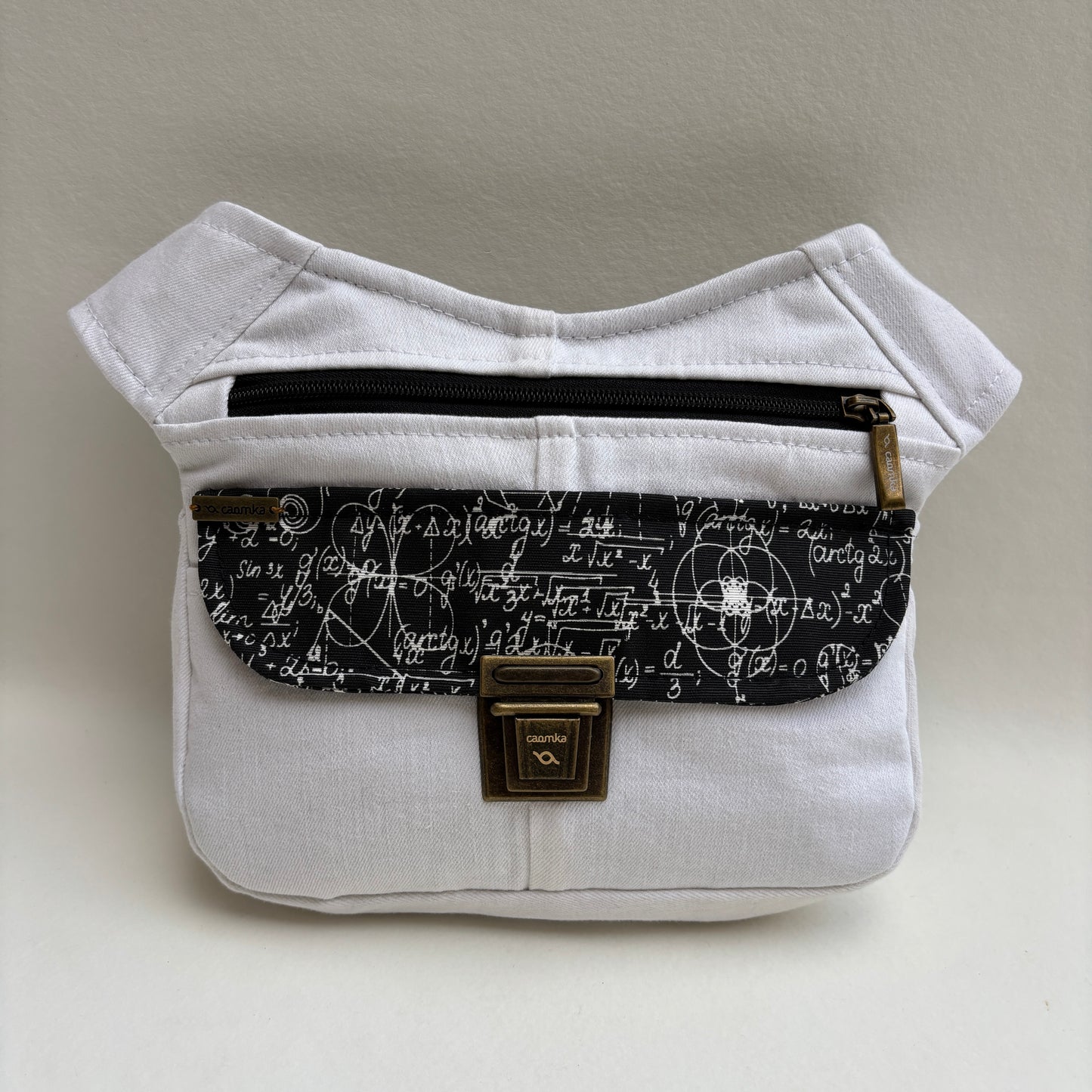 Riñonera Special ♻️White Jeans Recycled ♻️ + Bolsillo trasero con cremallera · Pieza Única Núm. 19347