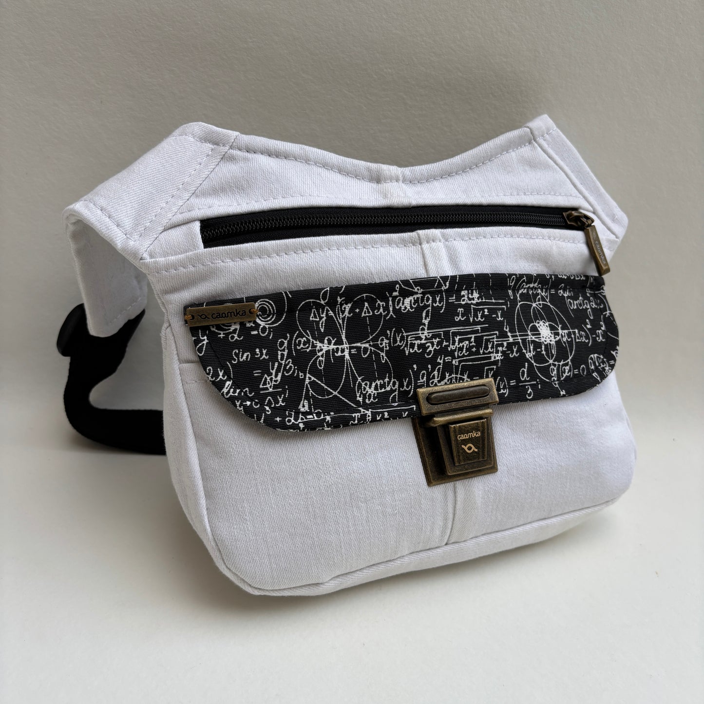 Riñonera Special ♻️White Jeans Recycled ♻️ + Bolsillo trasero con cremallera · Pieza Única Núm. 19347