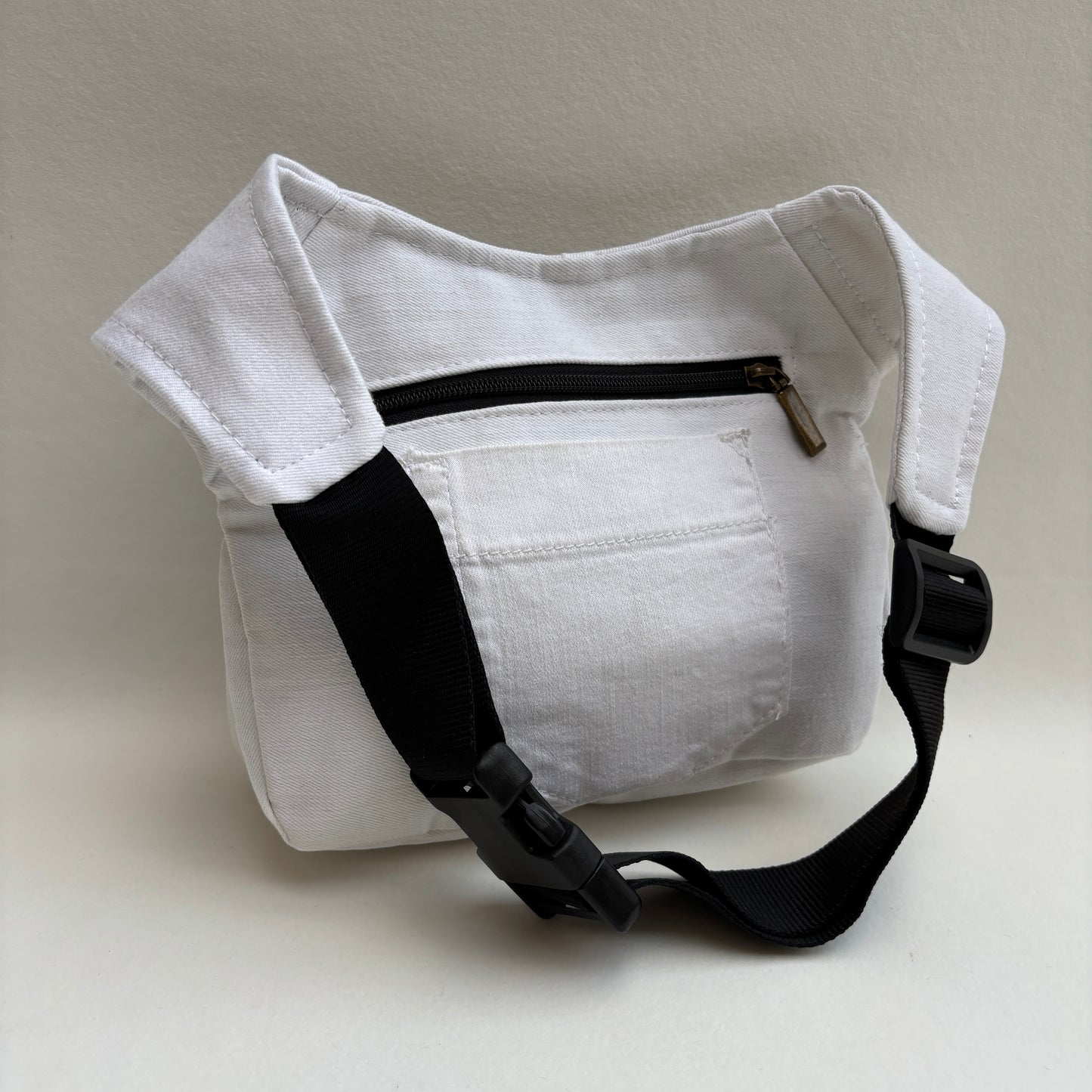 Riñonera Special ♻️White Jeans Recycled ♻️ + Bolsillo trasero con cremallera · Pieza Única Núm. 19347