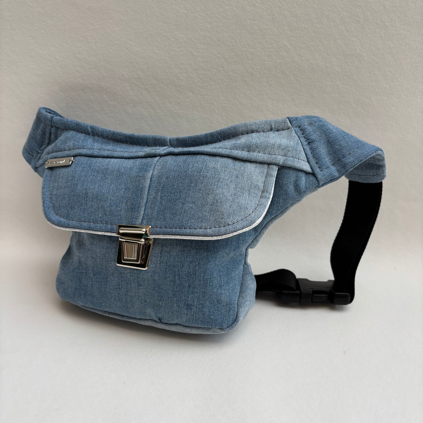 Riñonera Mini "Jeans Recycled ♻️" + Bolsillo trasero extra · Pieza Única Núm. 19417