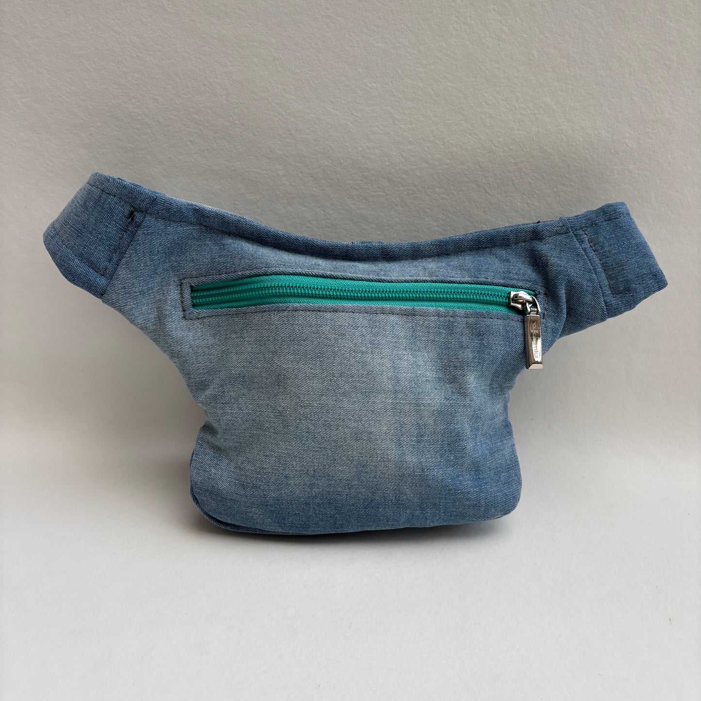 Riñonera Mini "Jeans Recycled ♻️" + Bolsillo trasero extra · Pieza Única Núm. 19417