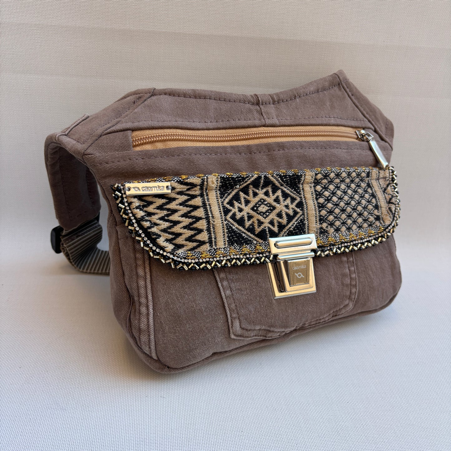 Riñonera "Special ♻️ Jeans Recycled ♻️ " + Bolsillo trasero con cremallera · Pieza Única Núm. 18493