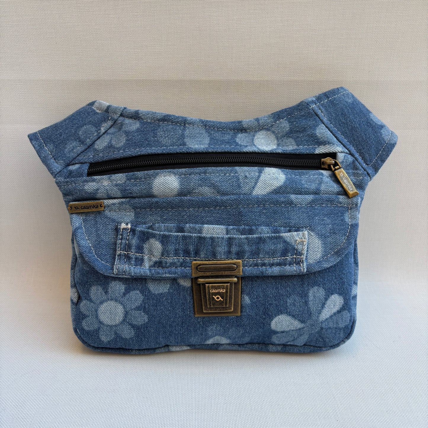 Riñonera "Special ♻️ Jeans Recycled ♻️ " + Bolsillo trasero con cremallera · Pieza Única Núm. 18492