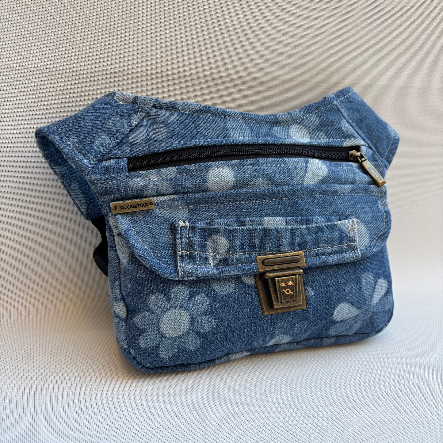 Riñonera "Special ♻️ Jeans Recycled ♻️ " + Bolsillo trasero con cremallera · Pieza Única Núm. 18492