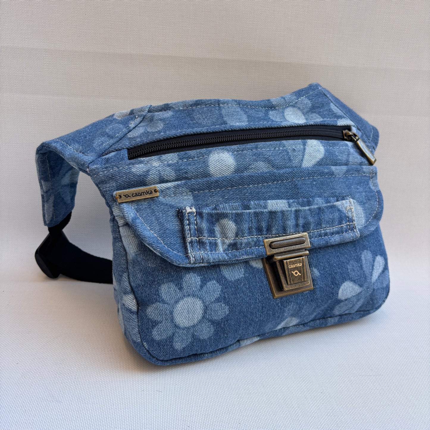 Riñonera "Special ♻️ Jeans Recycled ♻️ " + Bolsillo trasero con cremallera · Pieza Única Núm. 18492