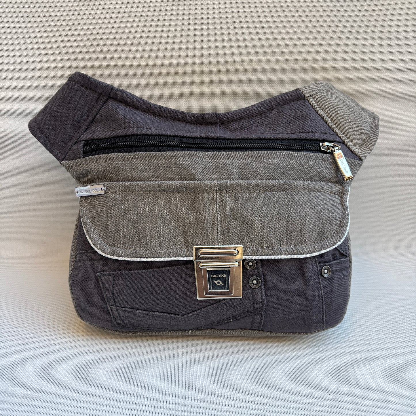 Riñonera "Special ♻️ Jeans Recycled ♻️ " + Bolsillo trasero con cremallera · Pieza Única Núm. 18491