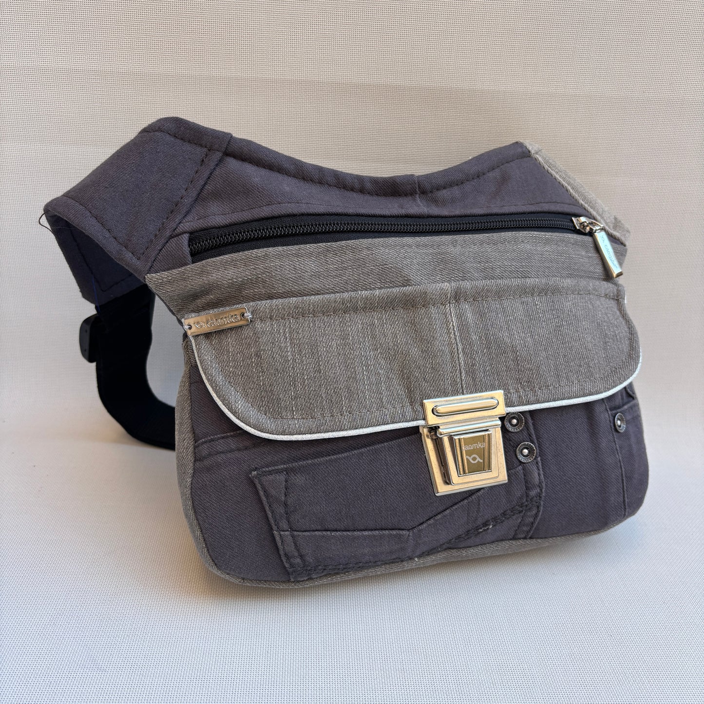 Riñonera "Special ♻️ Jeans Recycled ♻️ " + Bolsillo trasero con cremallera · Pieza Única Núm. 18491