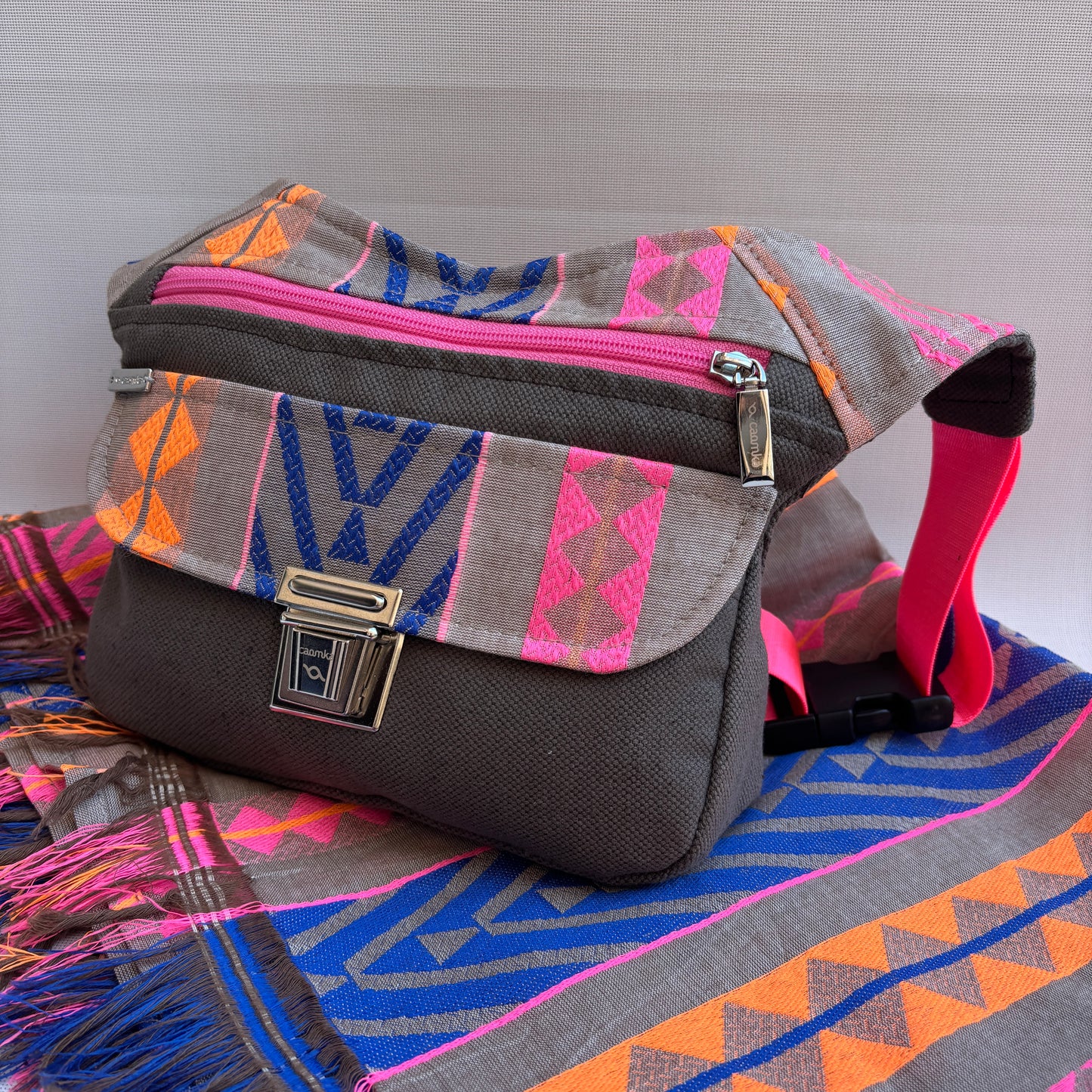 Pack Riñonera + Pañuelo "Etnical Happy Colors" · Pieza Única Núm. 18477