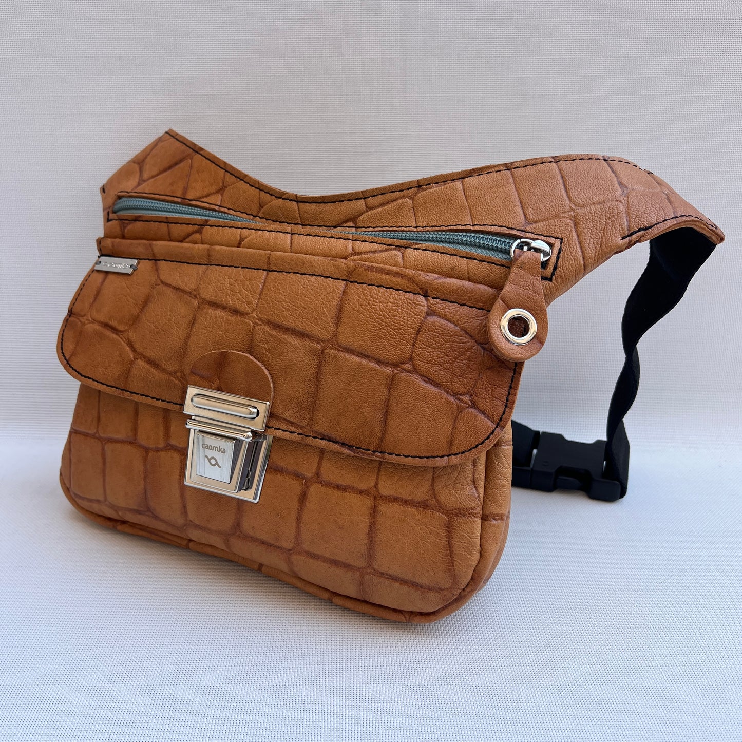 Special Brown Embossed · Piel natural BioCuir® · Pieza Única Núm. 13786