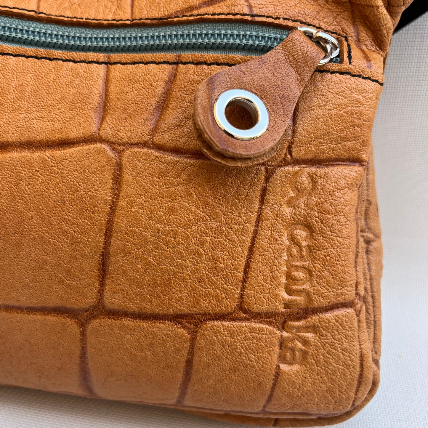Special Brown Embossed · Piel natural BioCuir® · Pieza Única Núm. 13786