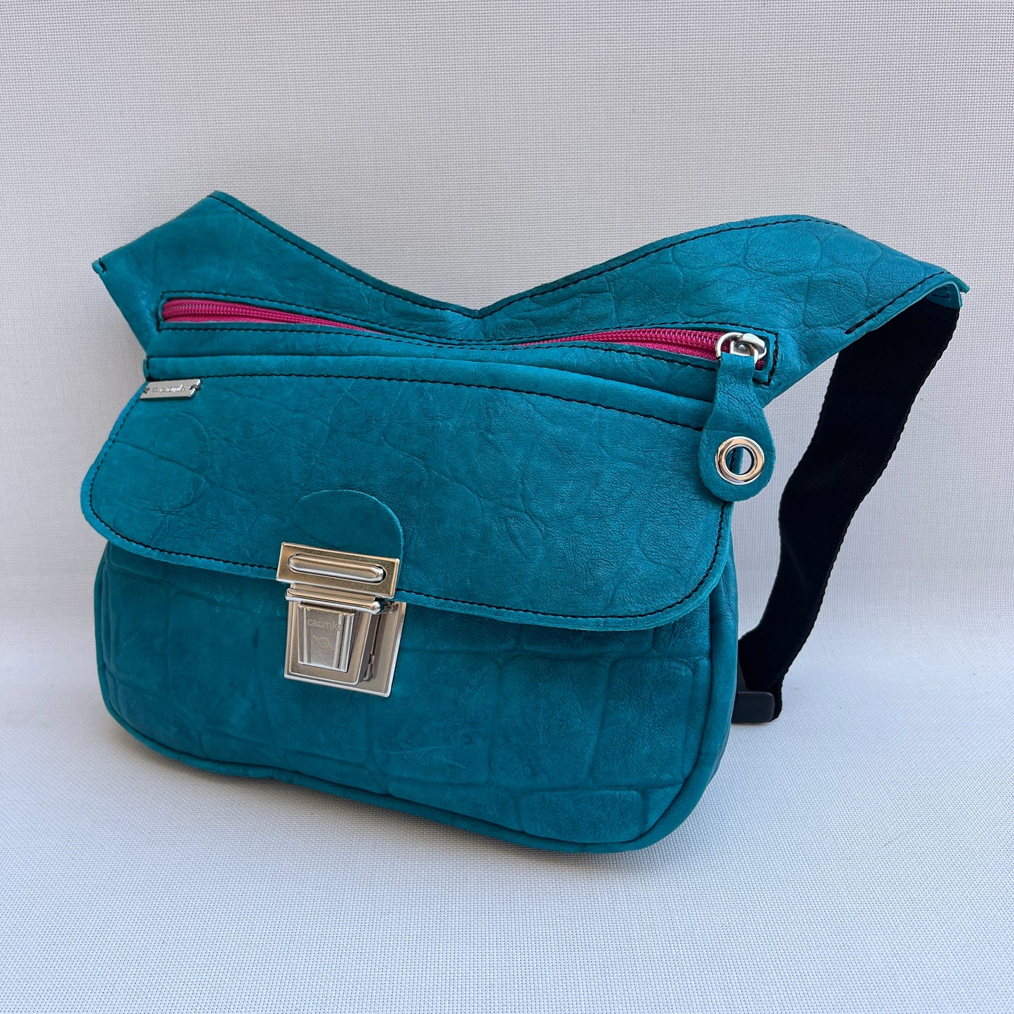 Special Blue Embossed · Piel natural BioCuir® · Pieza Única Núm. 13788