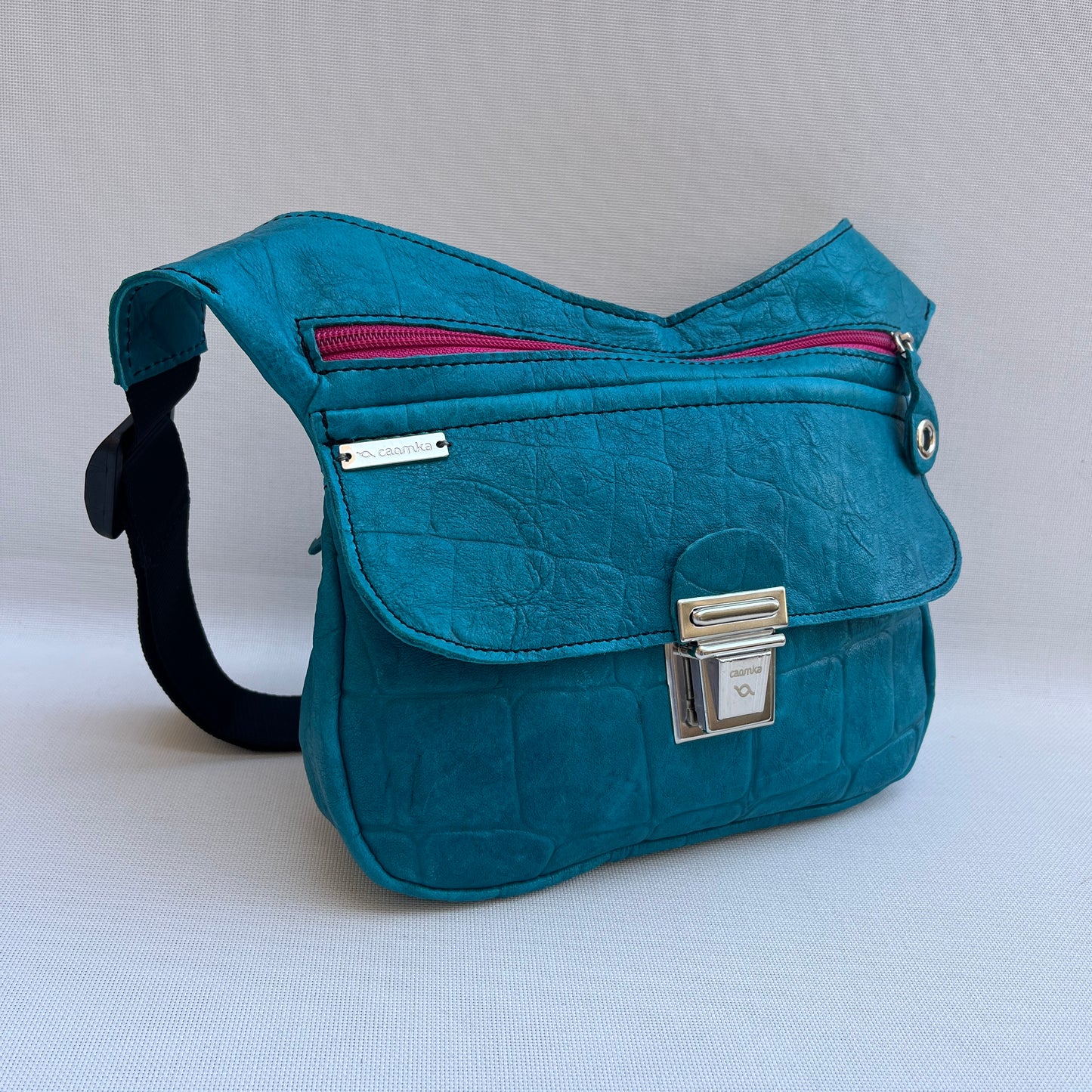 Special Blue Embossed · Piel natural BioCuir® · Pieza Única Núm. 13788
