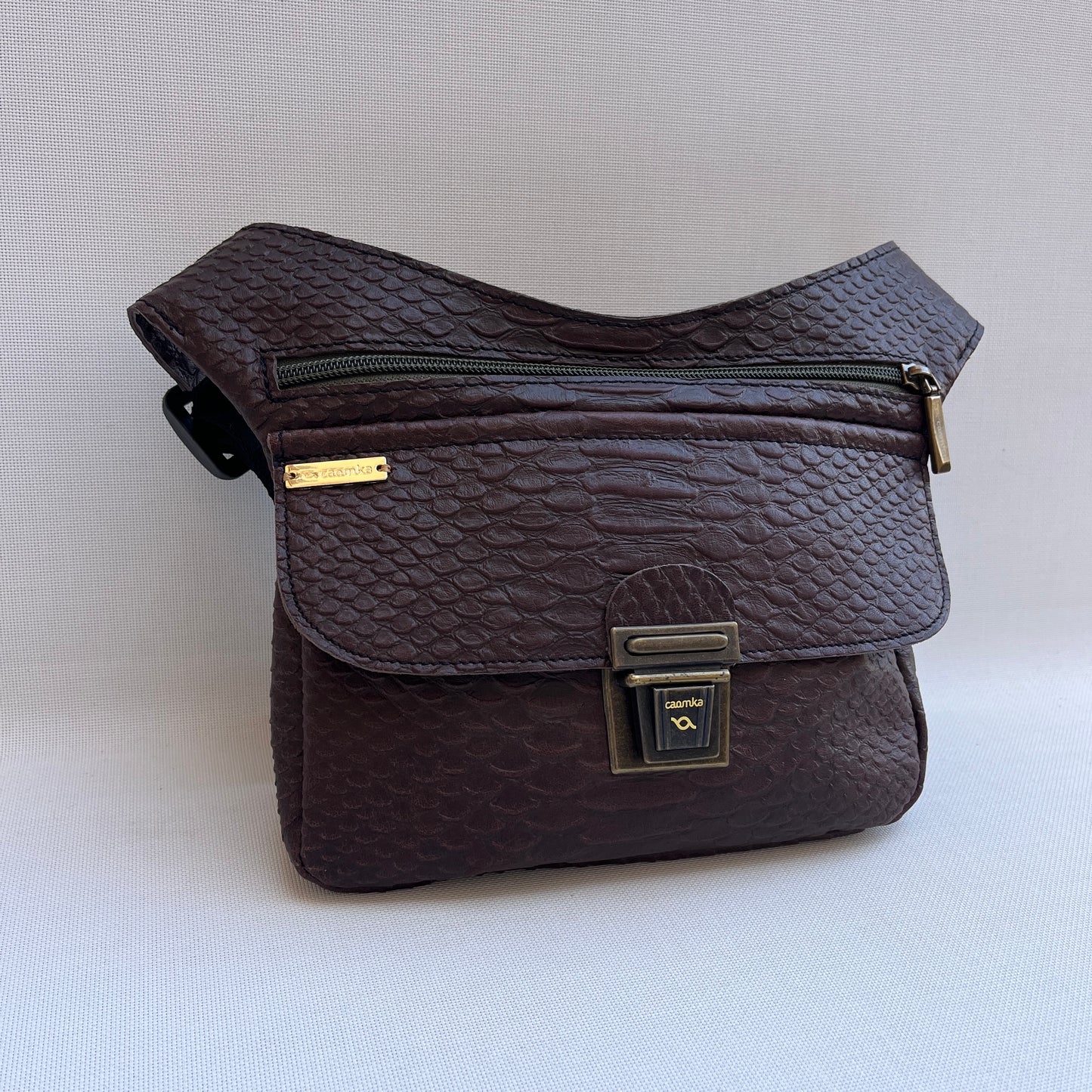 Special Dark Brown Embossed · Piel natural BioCuir® · Pieza Única Núm. 13787