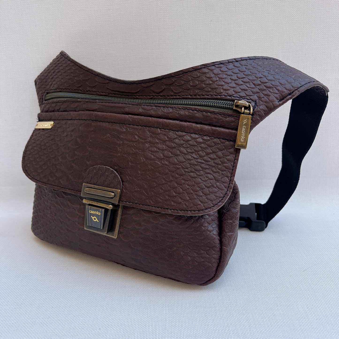 Special Dark Brown Embossed · Piel natural BioCuir® · Pieza Única Núm. 13787