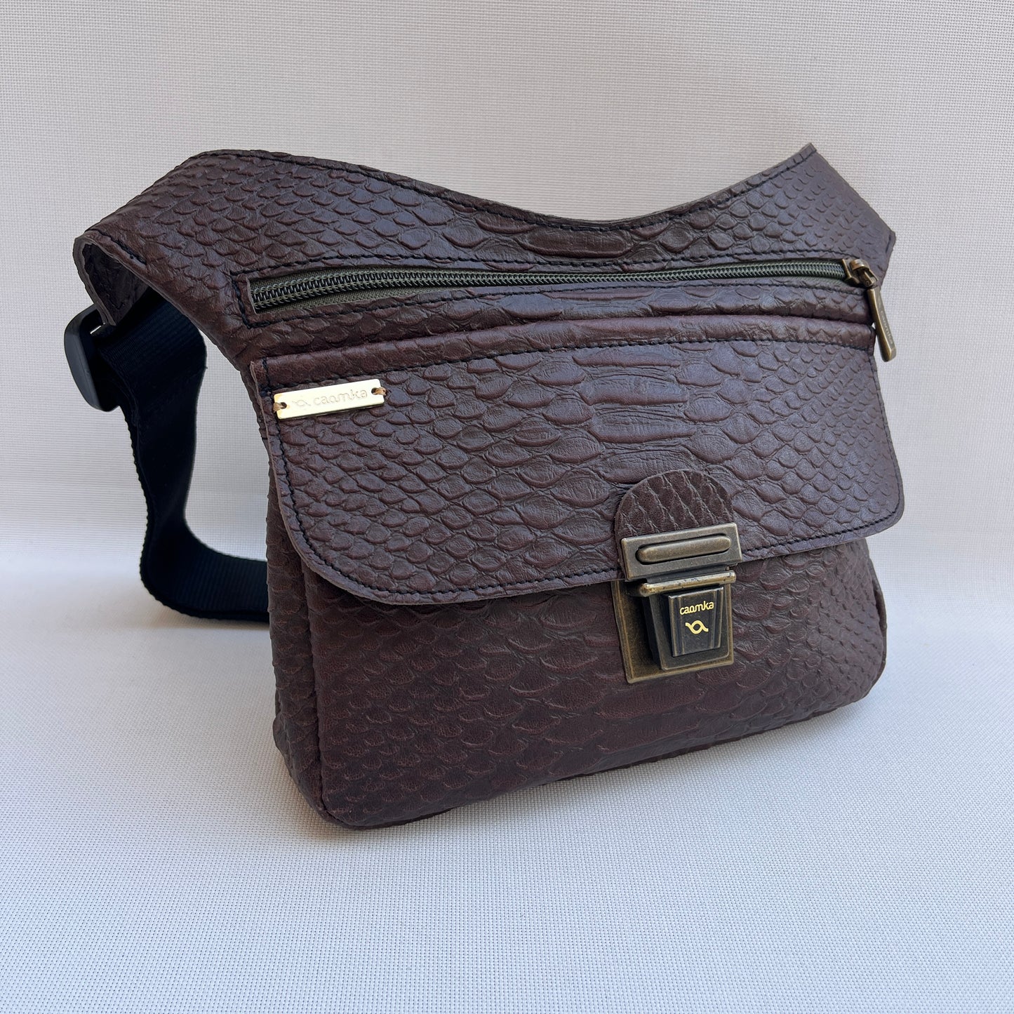 Special Dark Brown Embossed · Piel natural BioCuir® · Pieza Única Núm. 13787