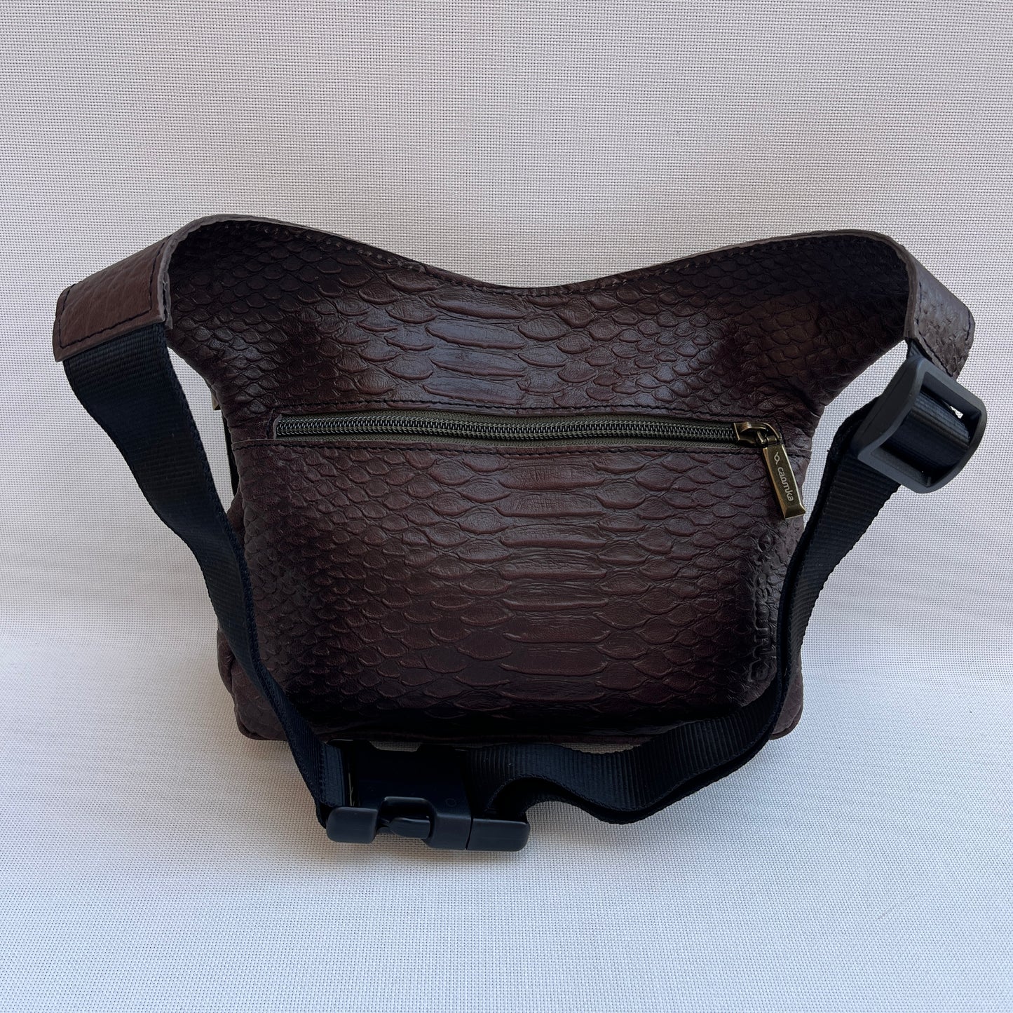Special Dark Brown Embossed · Piel natural BioCuir® · Pieza Única Núm. 13787